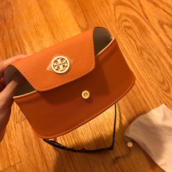 Tory Burch Oversized Tortoise Brown Sunglasses - Picture 8 of 9